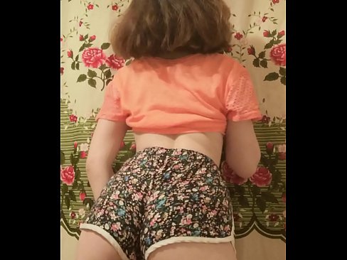 ❤️ Una ghjovana sexy si spoglia i pantaloncini davanti à a camera Solo porno à co.shufflesex-com.ru ❌