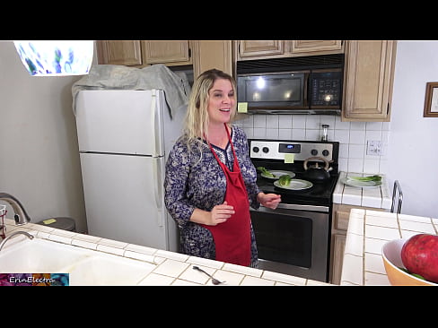 ❤️ Stepmom u munghje in cucina prima di a so data Solo porno à co.shufflesex-com.ru ❌
